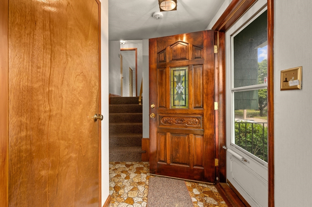4 Elaine Rd