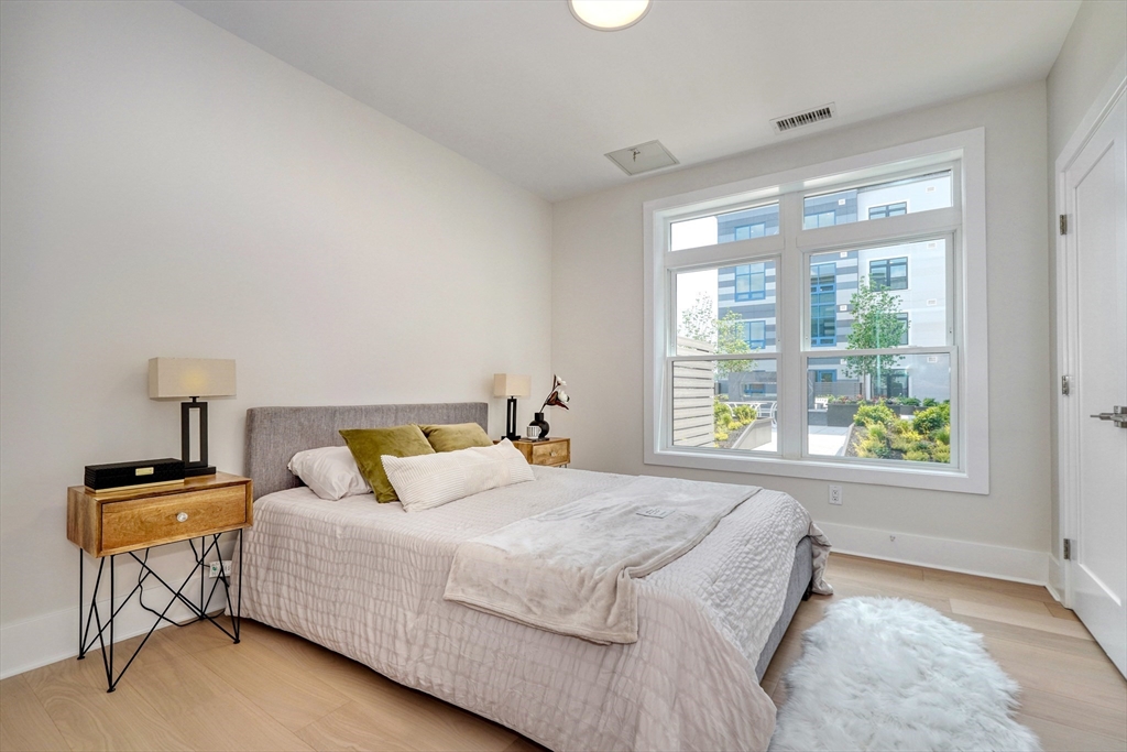 62 Foundry St # 216