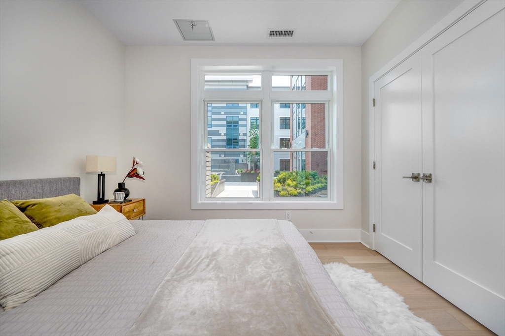 62 Foundry St # 216