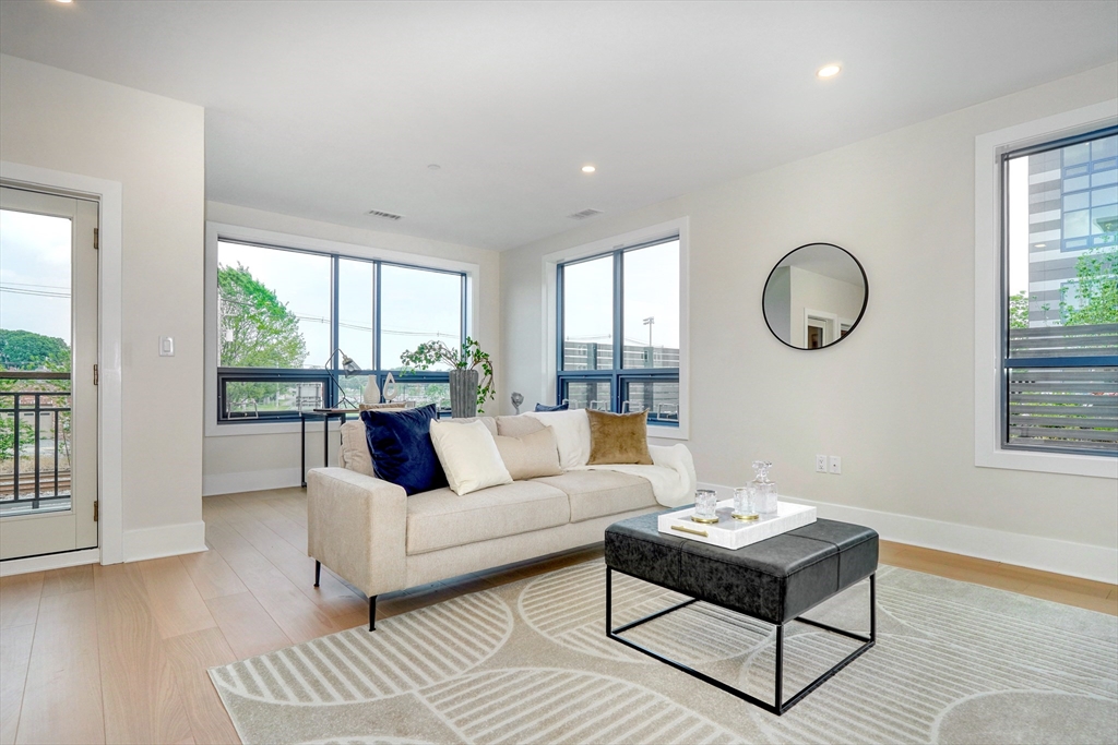 62 Foundry St # 216
