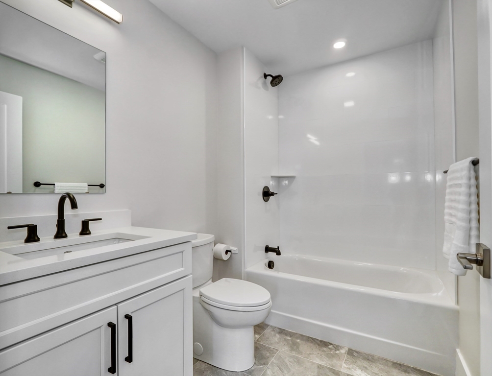 62 Foundry St # 216