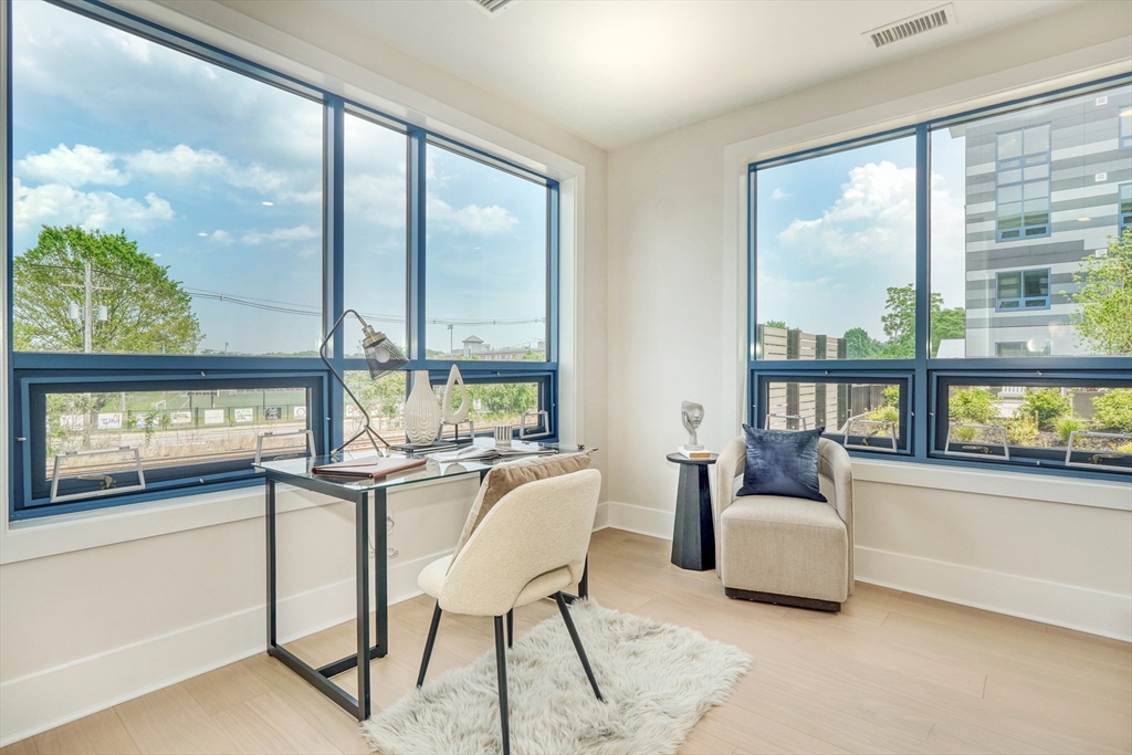 62 Foundry St # 216