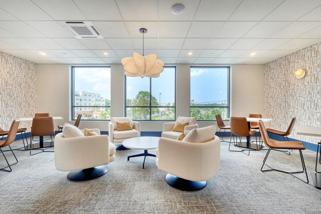 62 Foundry St # 216