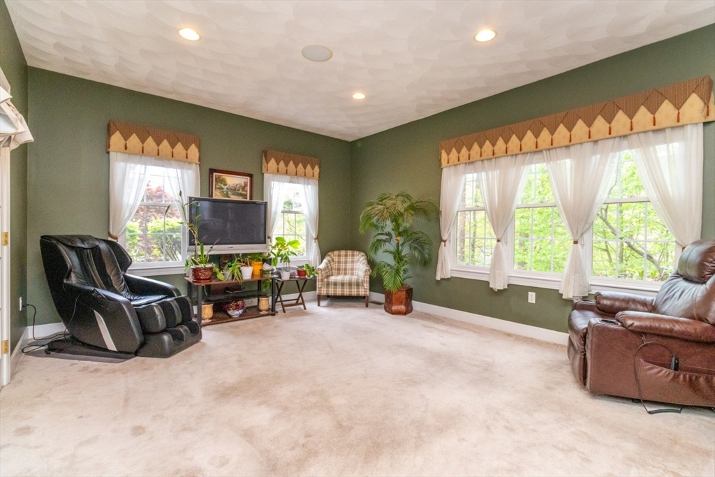 2 Macintyre Dr