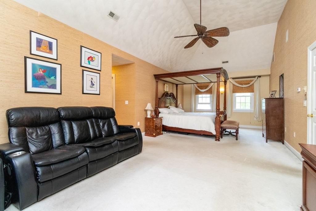 2 Macintyre Dr