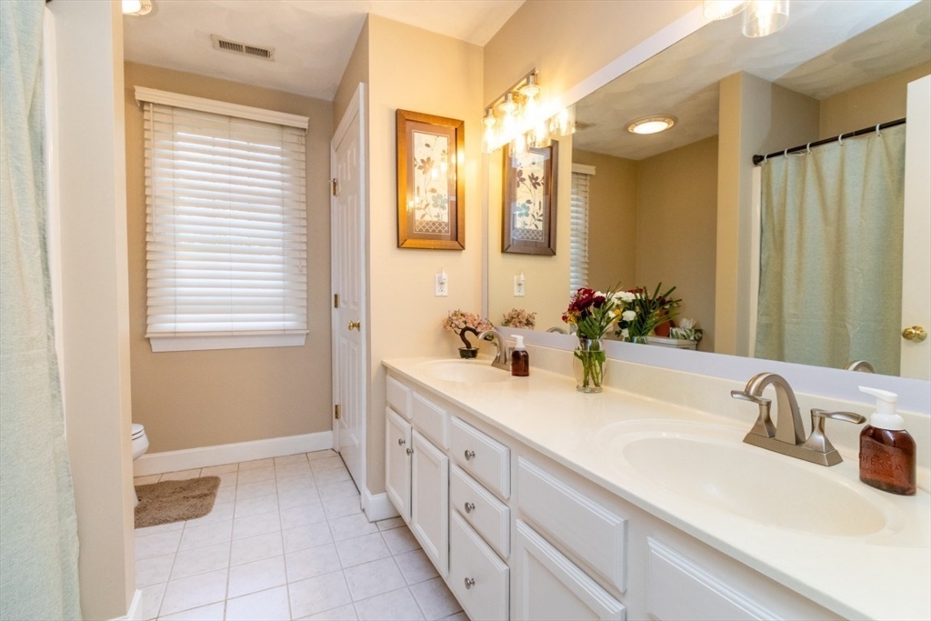 2 Macintyre Dr