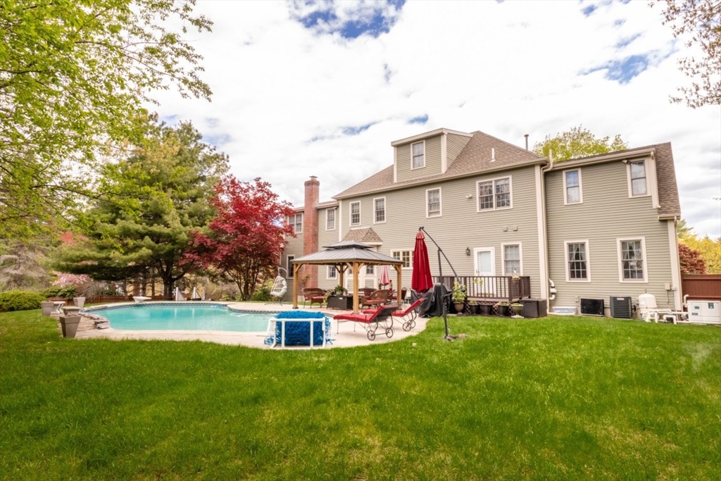 2 Macintyre Dr