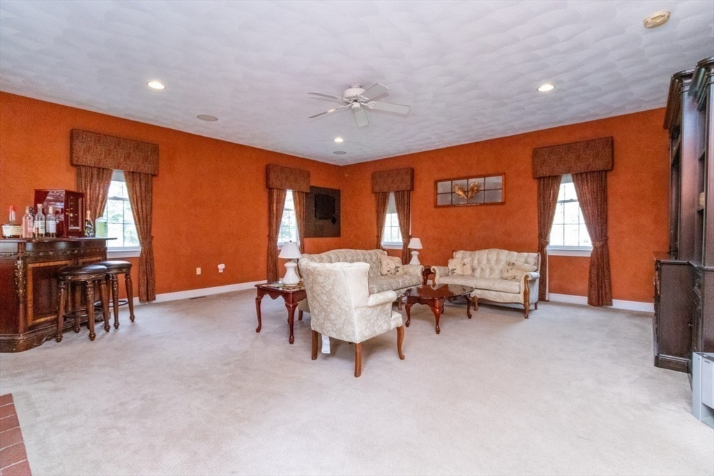 2 Macintyre Dr
