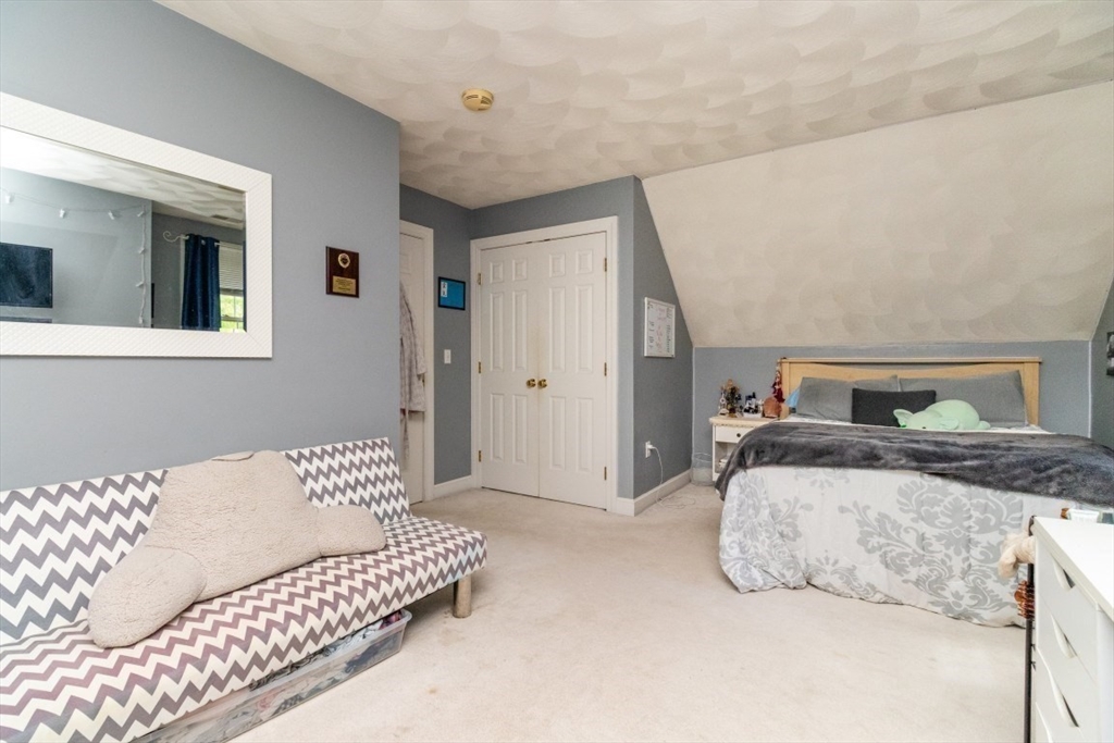 2 Macintyre Dr