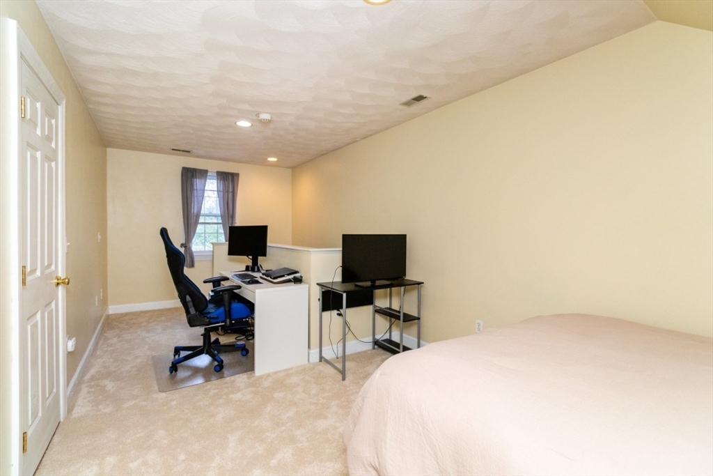 2 Macintyre Dr