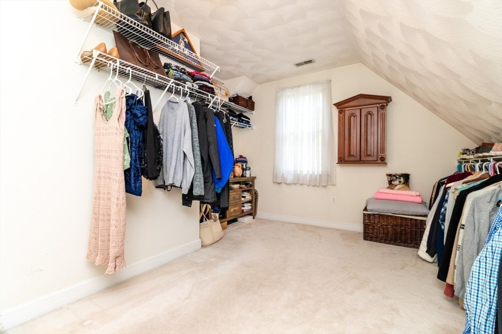 2 Macintyre Dr