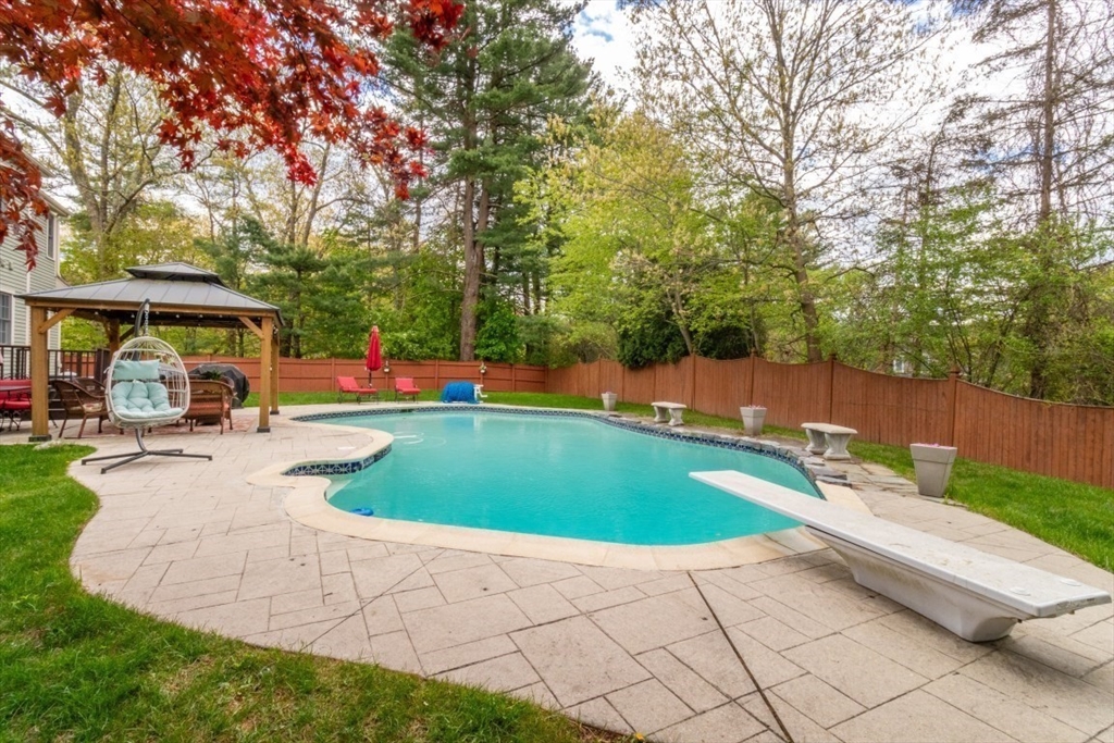 2 Macintyre Dr