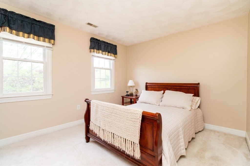 2 Macintyre Dr