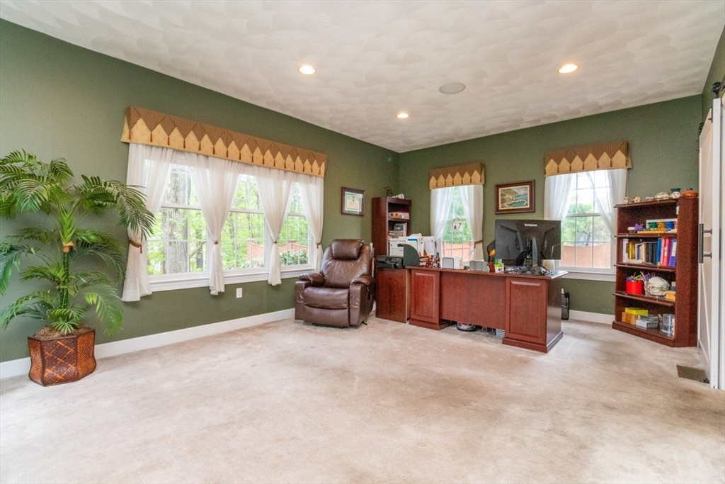 2 Macintyre Dr