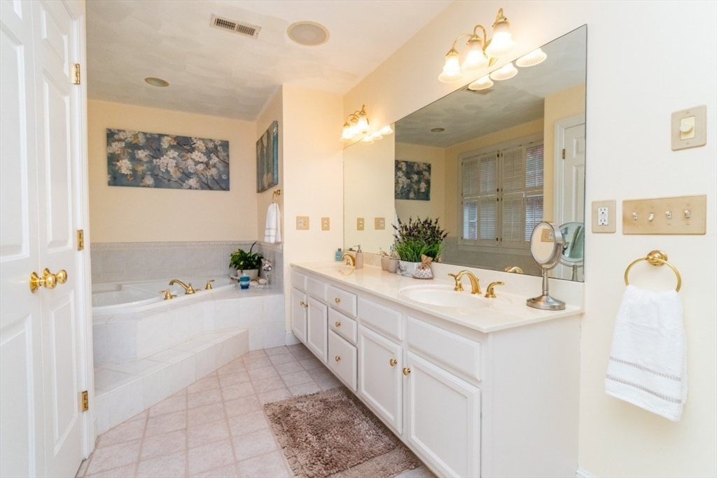 2 Macintyre Dr