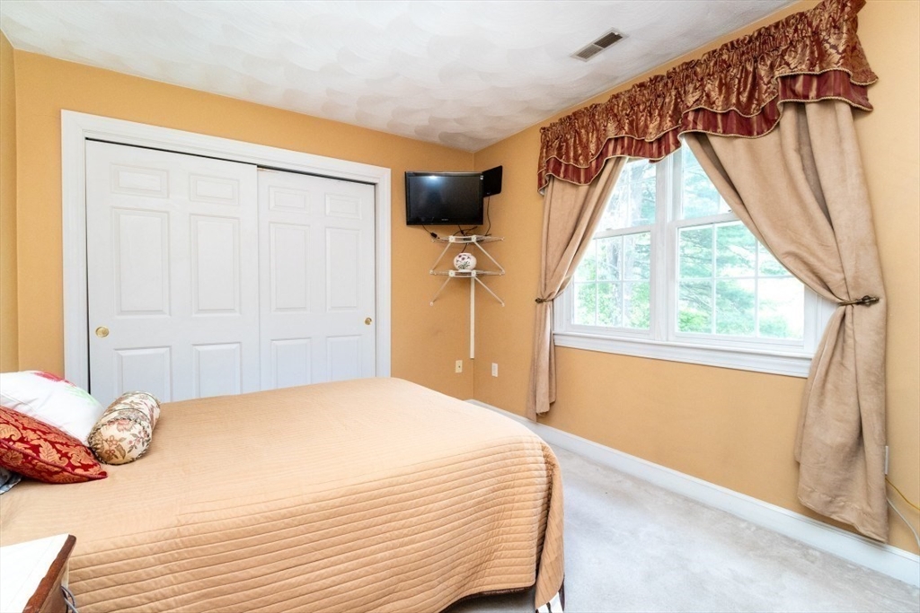 2 Macintyre Dr