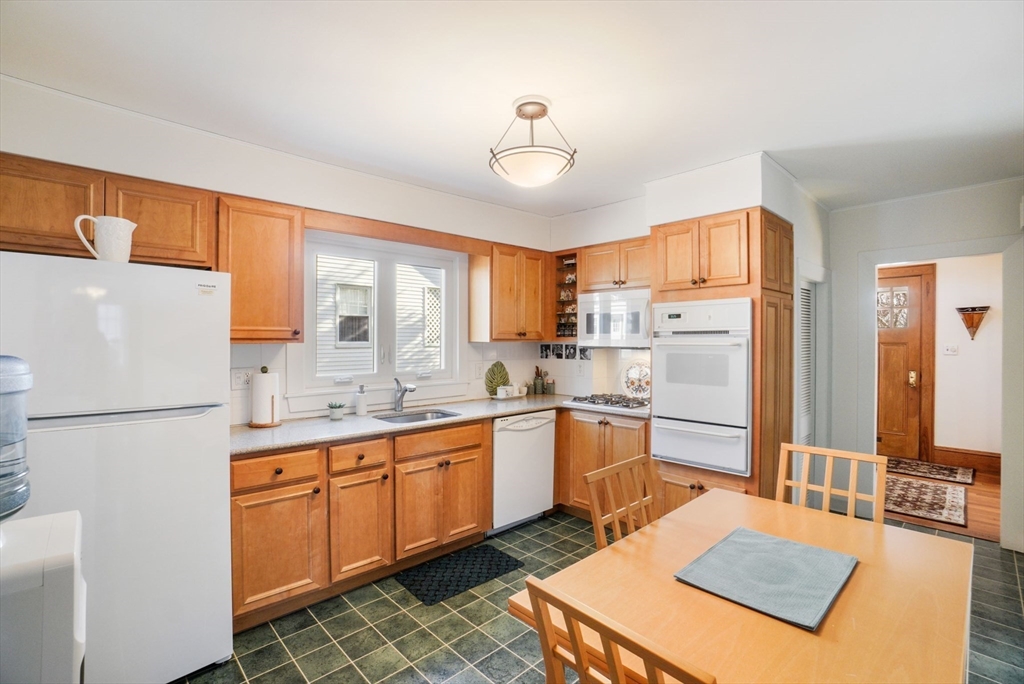 60 Winsor Ave
