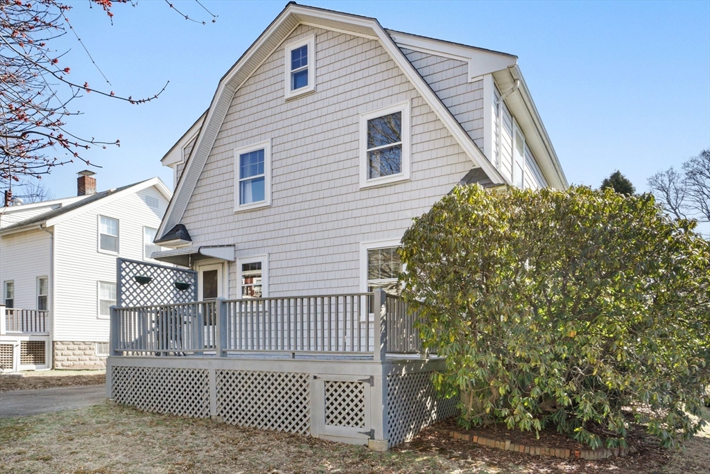 60 Winsor Ave