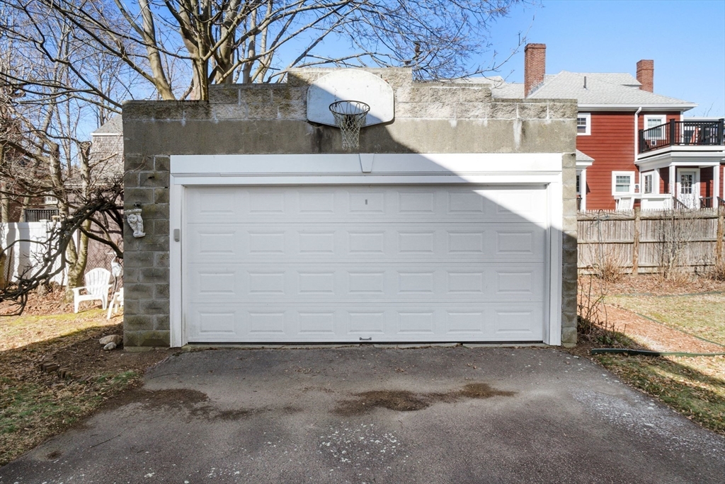 60 Winsor Ave