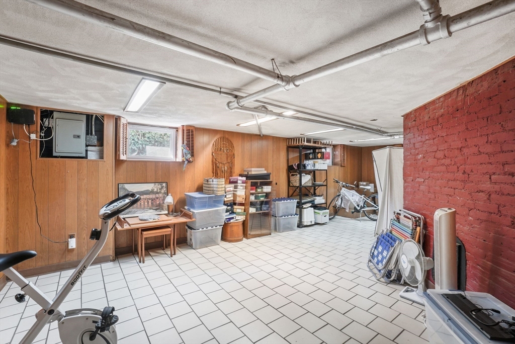 60 Winsor Ave