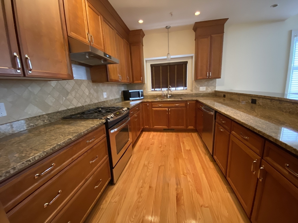 15 Courtyard Place # 15