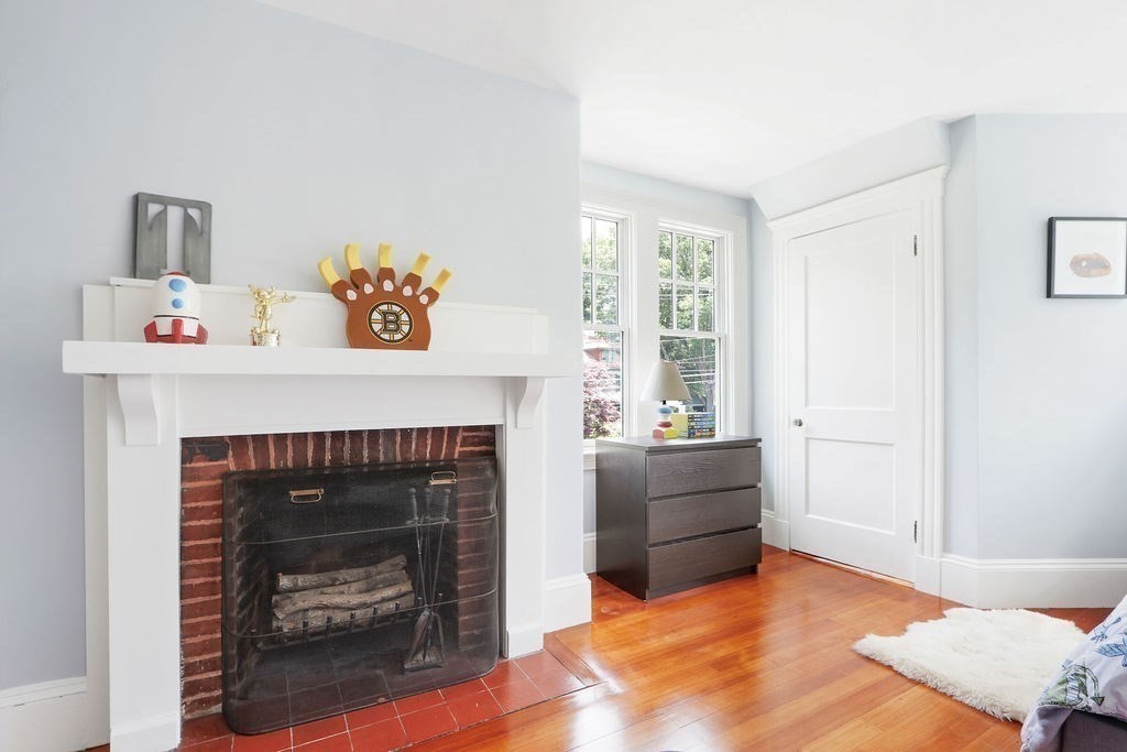 186 Woodward St Unit: SF