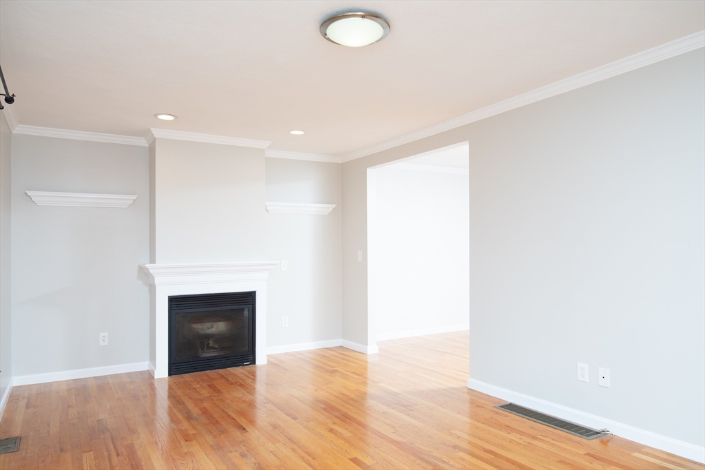 1083 Main St # 1083