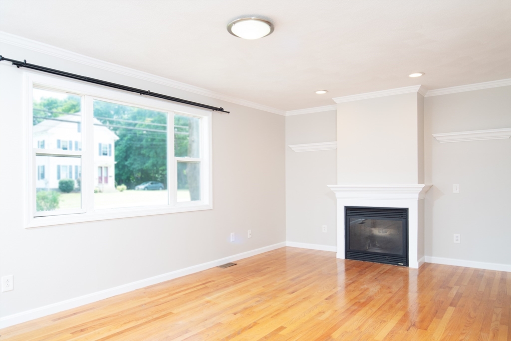1083 Main St # 1083