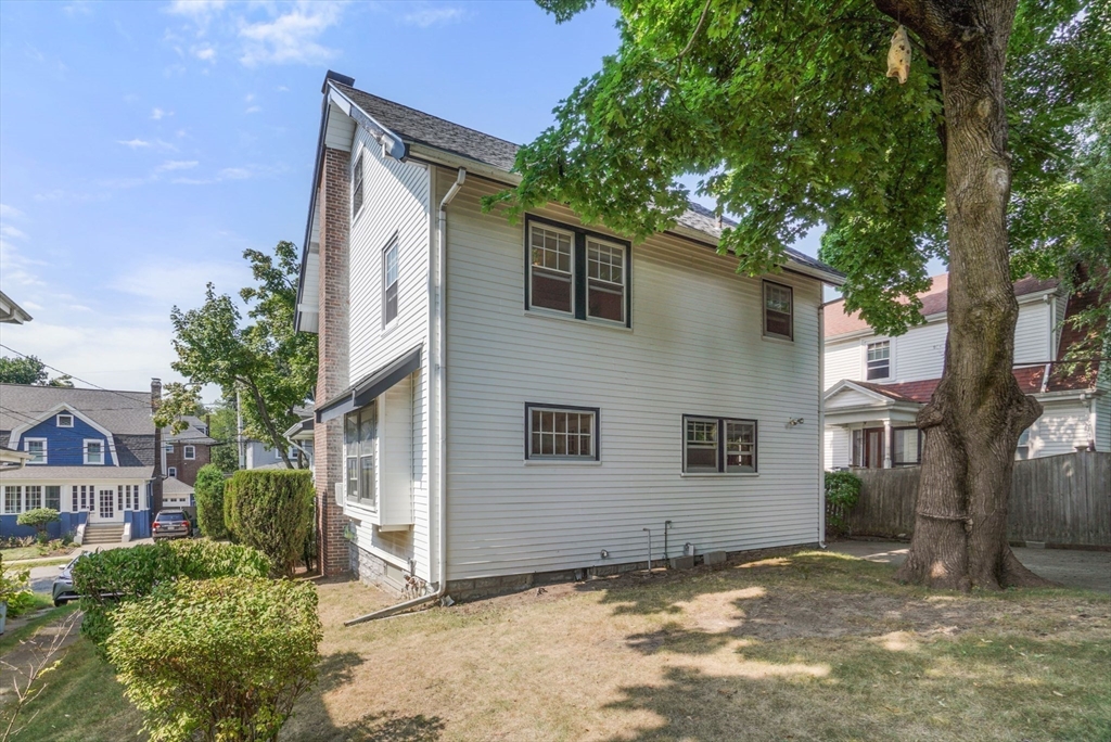 55 Winsor Ave