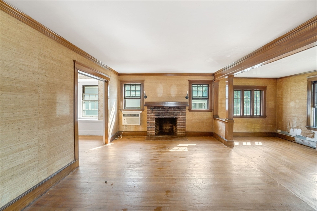 55 Winsor Ave