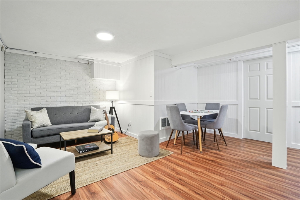 164 Charlton Street