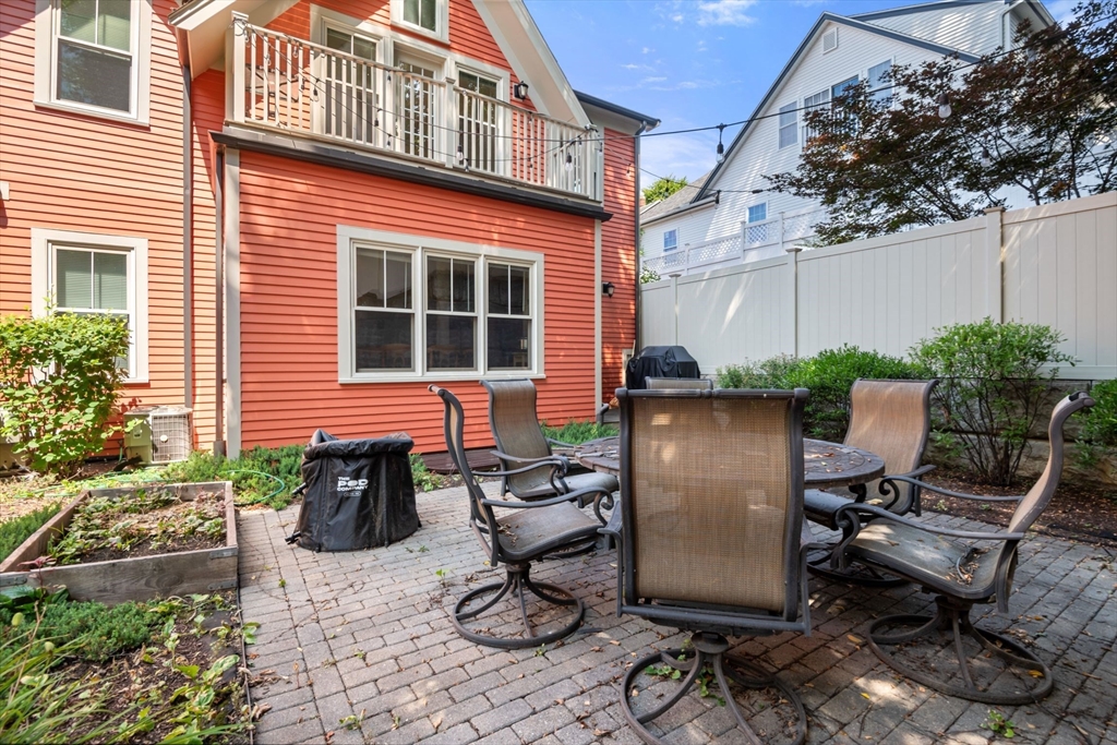 23 Porter St # 2