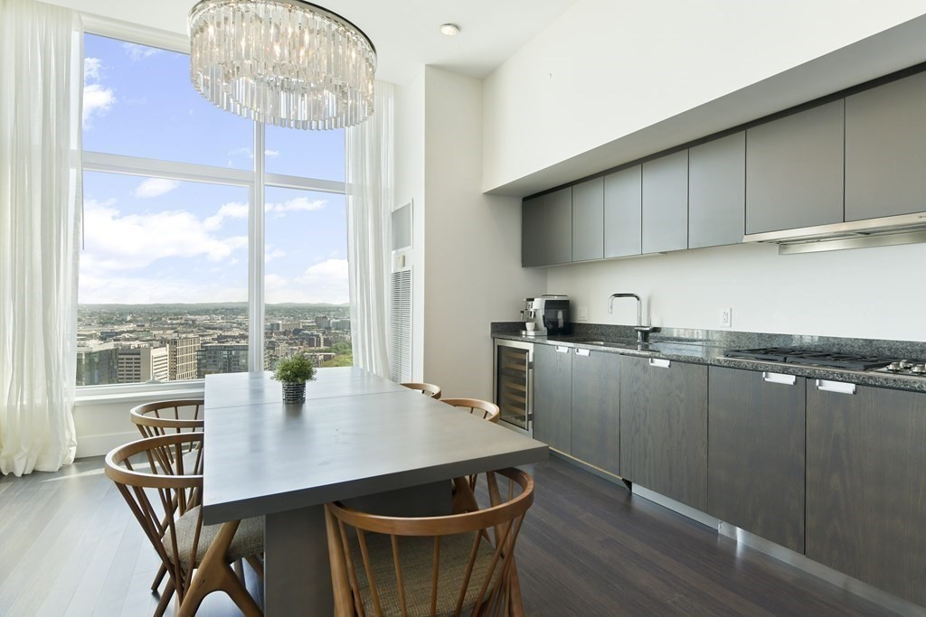 110 Stuart Street Unit: PH1