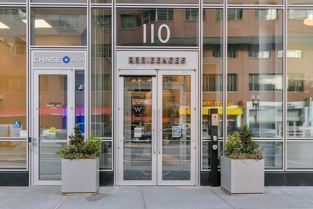 110 Stuart Street Unit: PH1