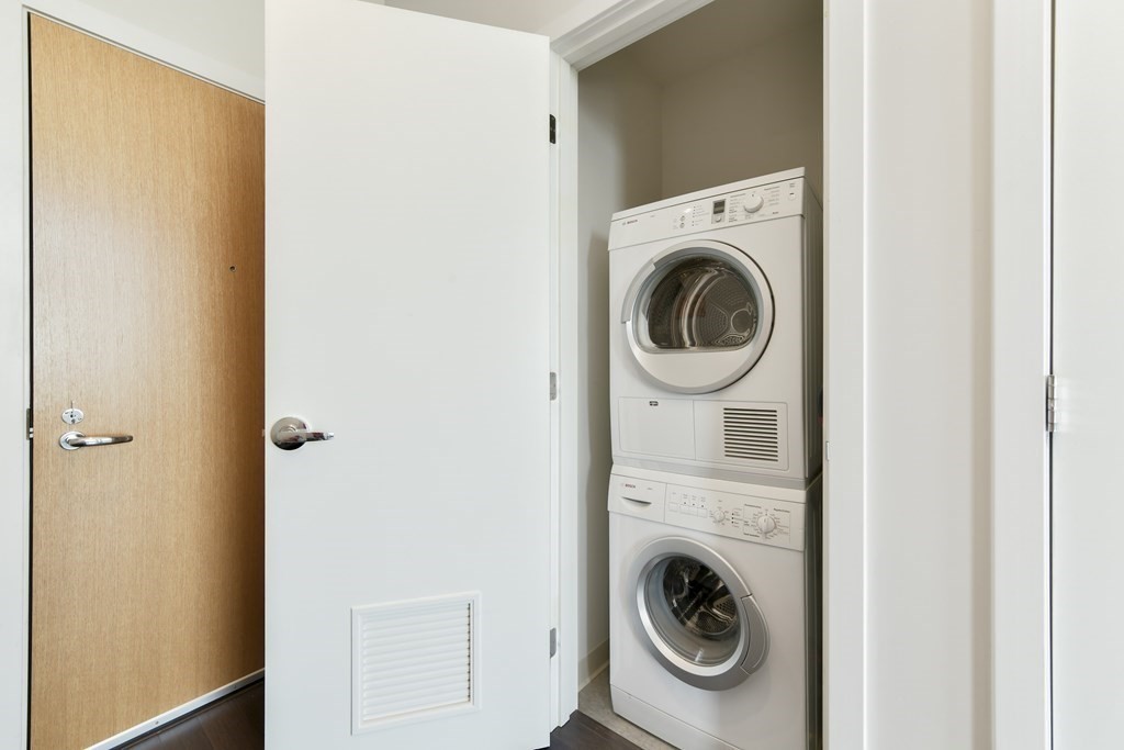 110 Stuart Street Unit: PH1