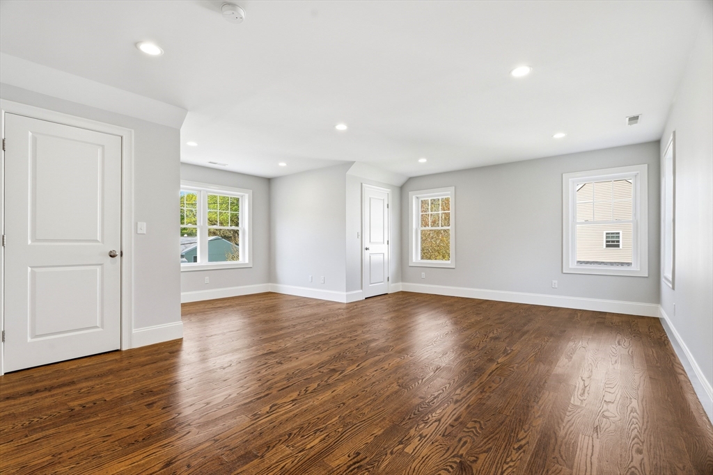 30 Redwing Rd