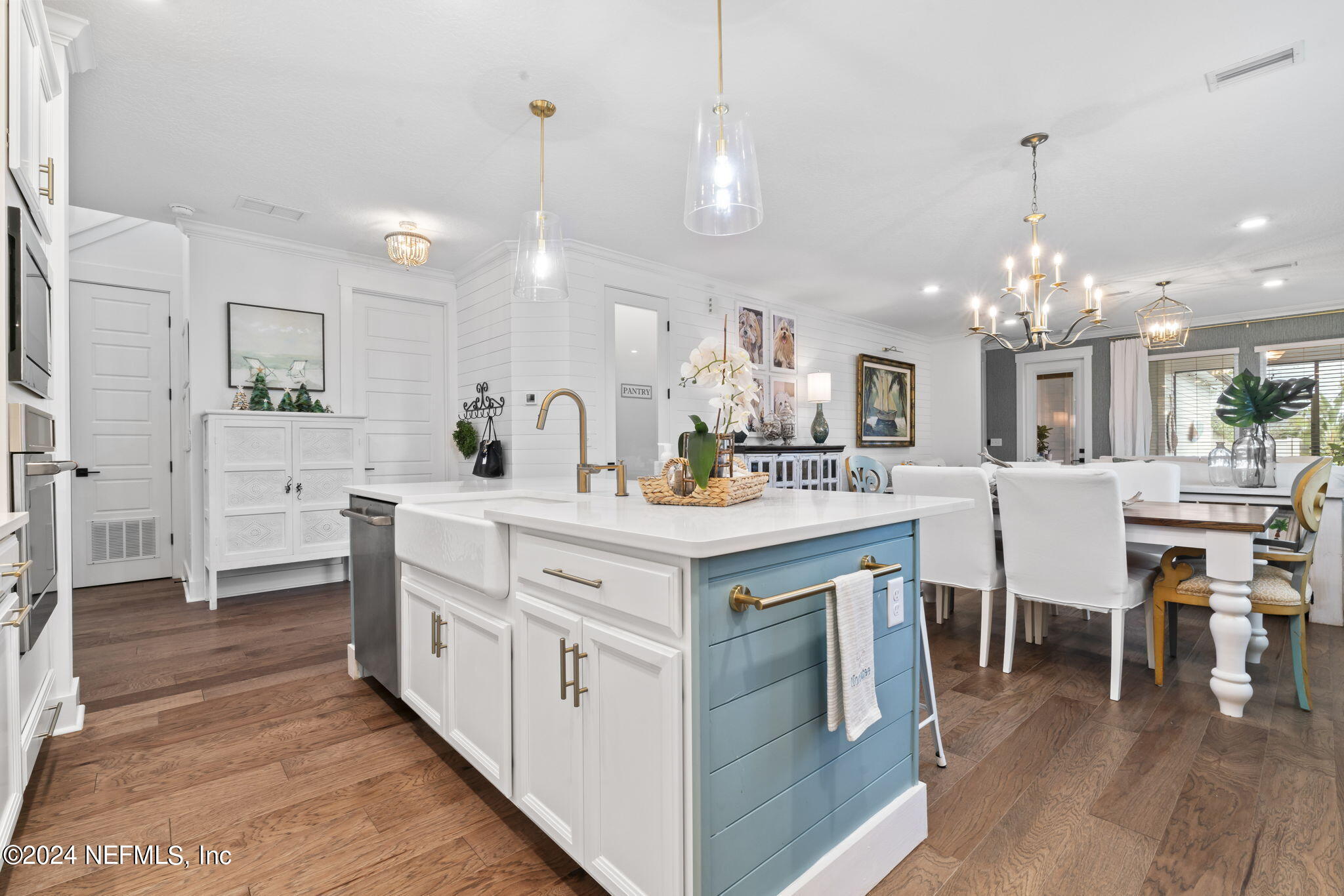 22 PARK CENTER Avenue
