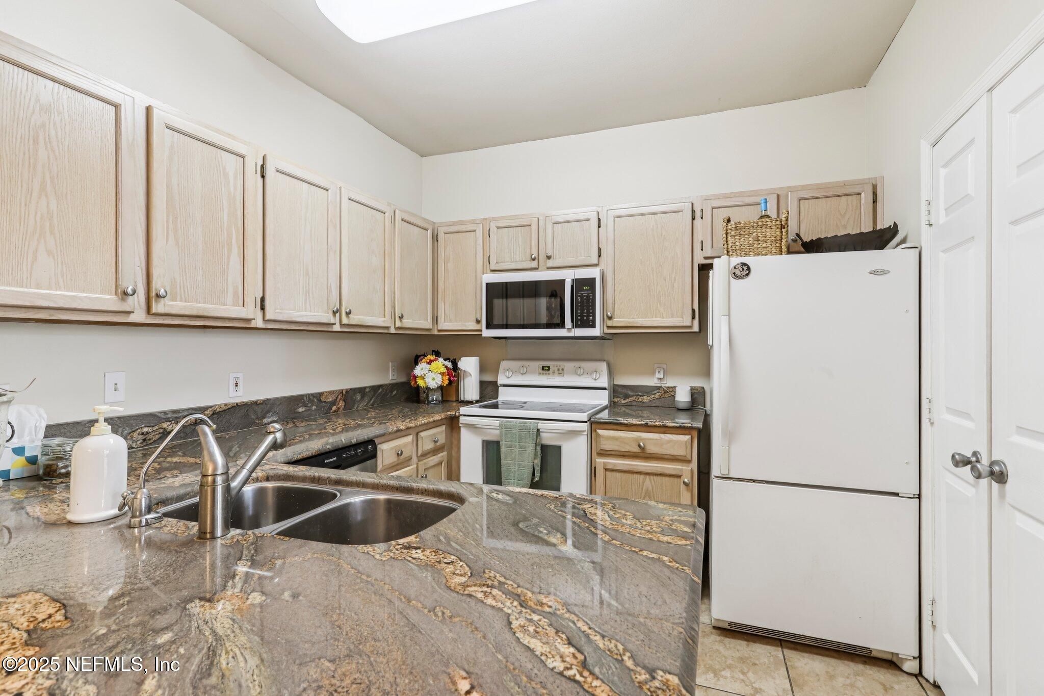 201 COLIMA Court, 1221