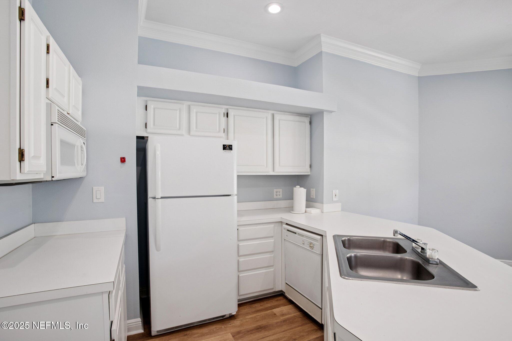 201 COLIMA Court 1221