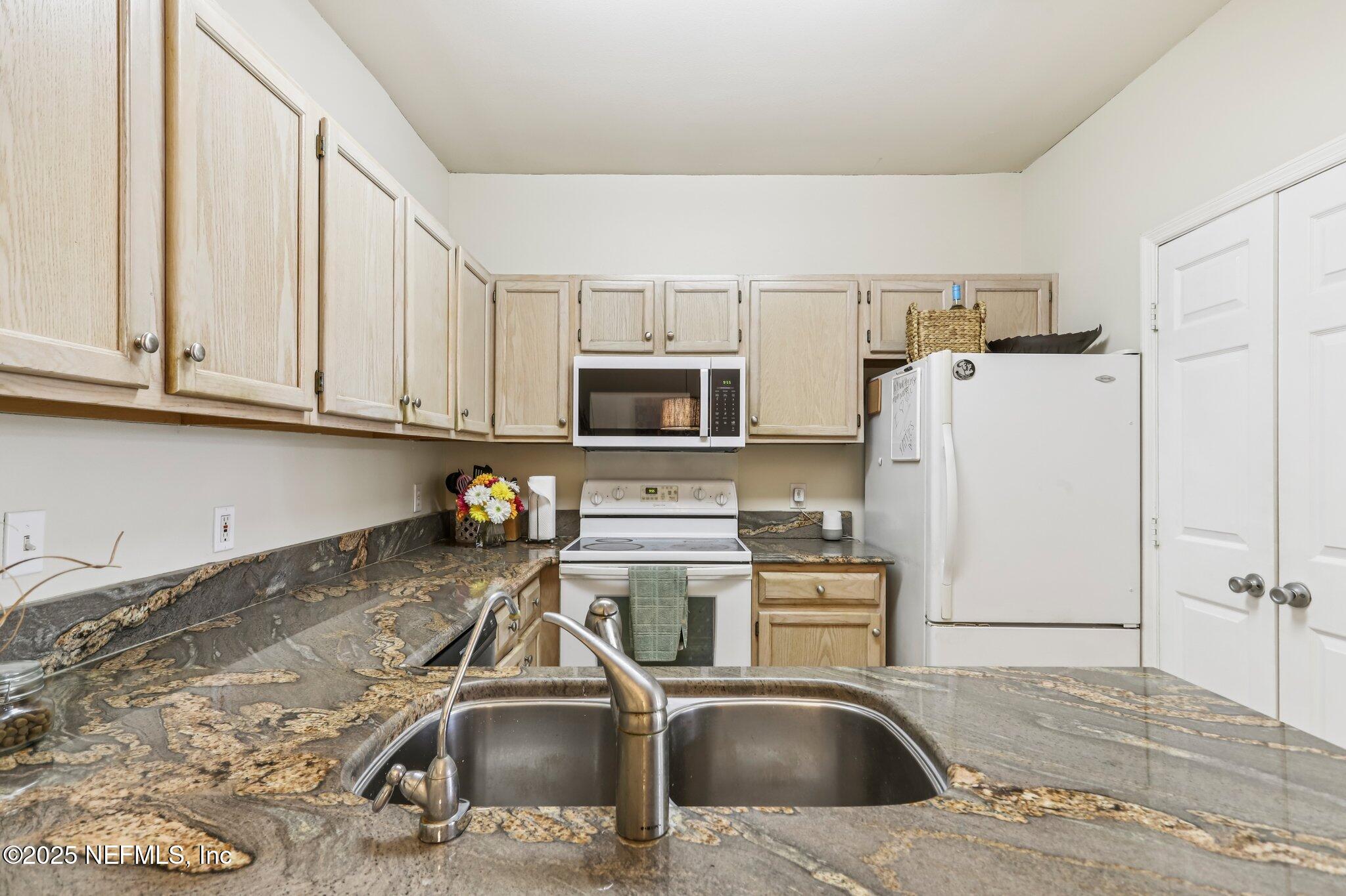 201 COLIMA Court 1221