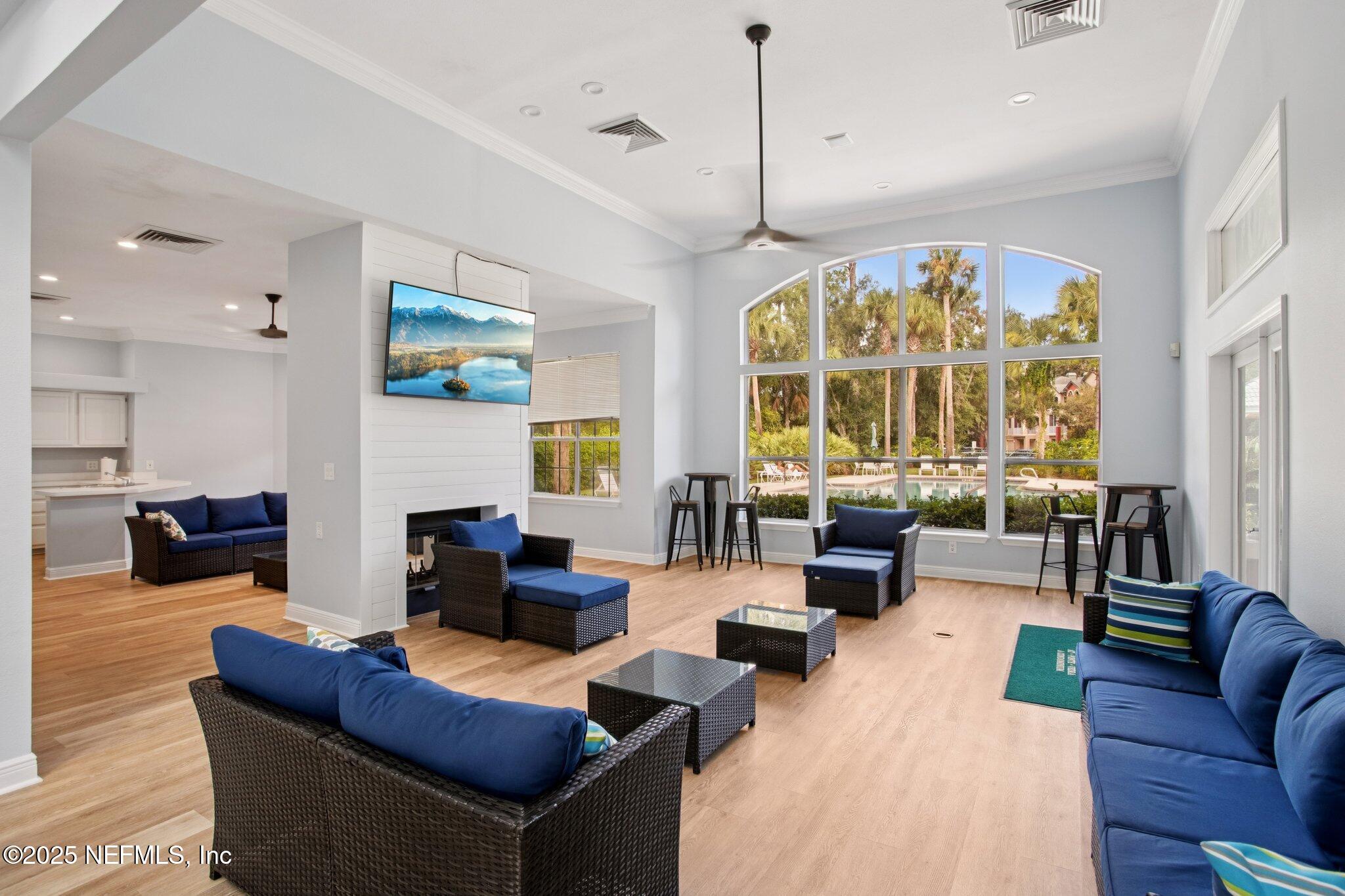 201 COLIMA Court 1221