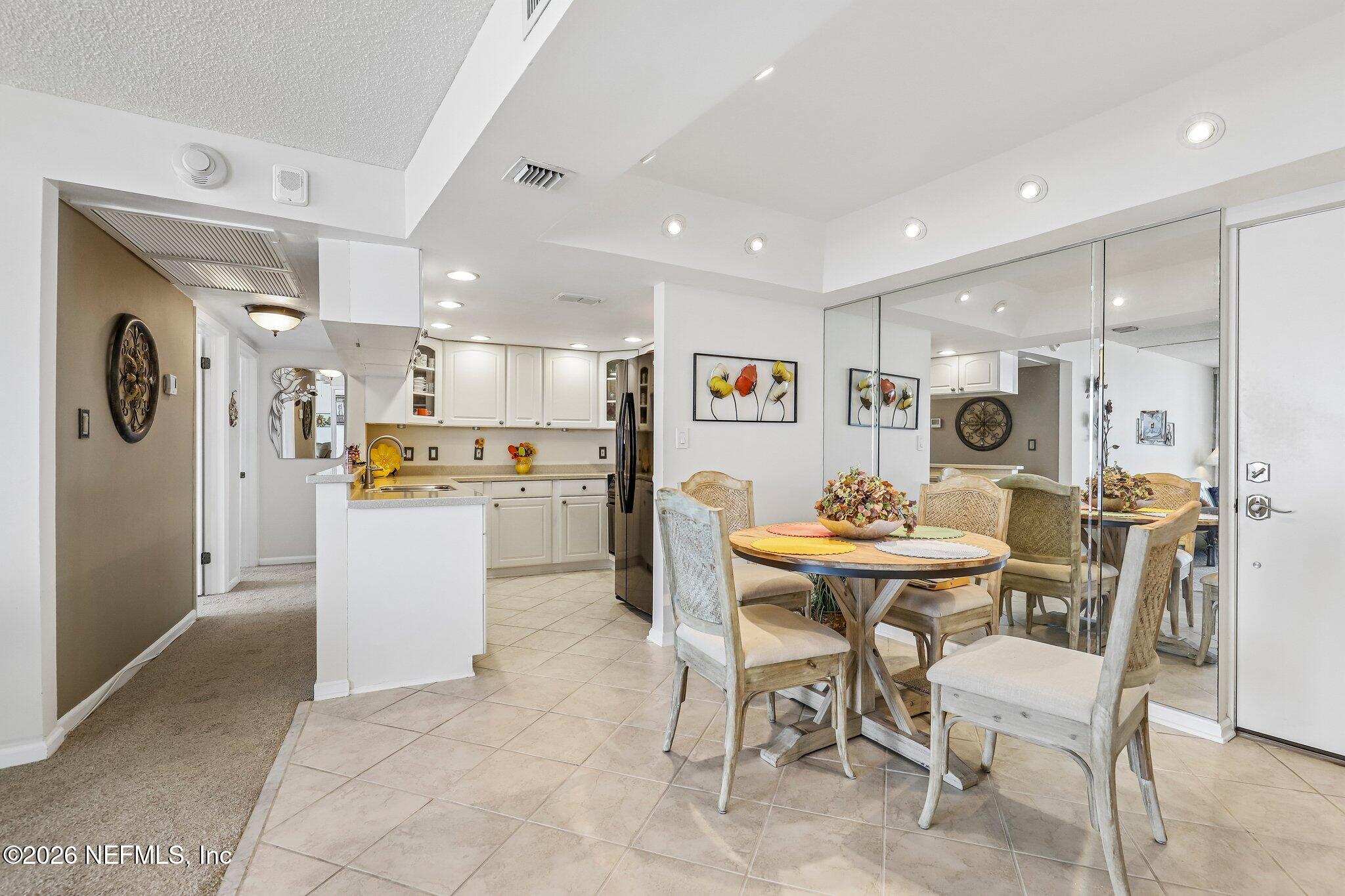 1601 OCEAN Drive 402
