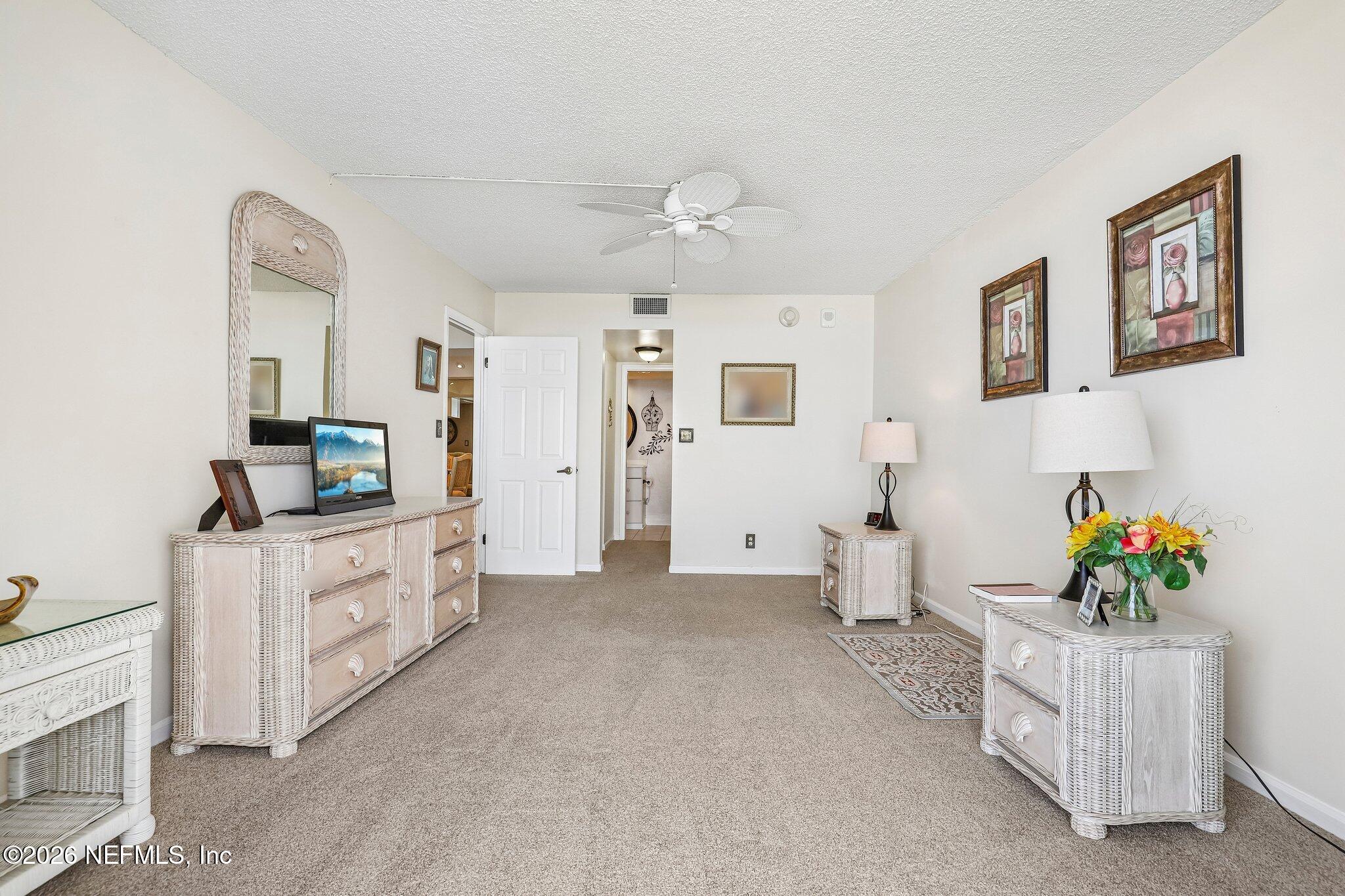 1601 OCEAN Drive 402