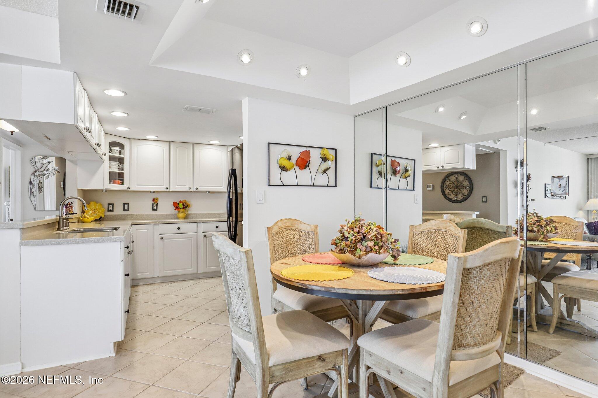 1601 OCEAN Drive 402