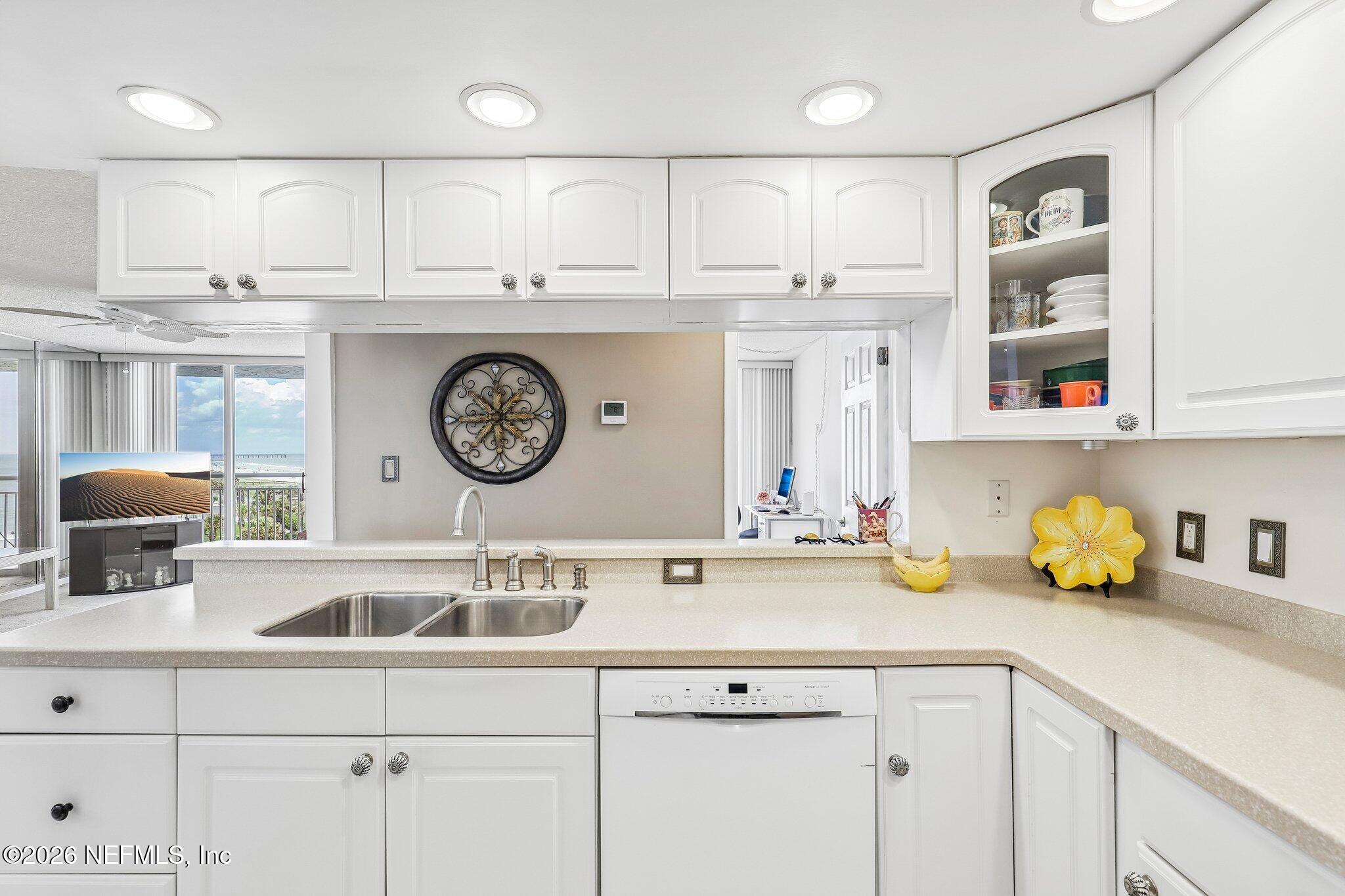 1601 OCEAN Drive 402