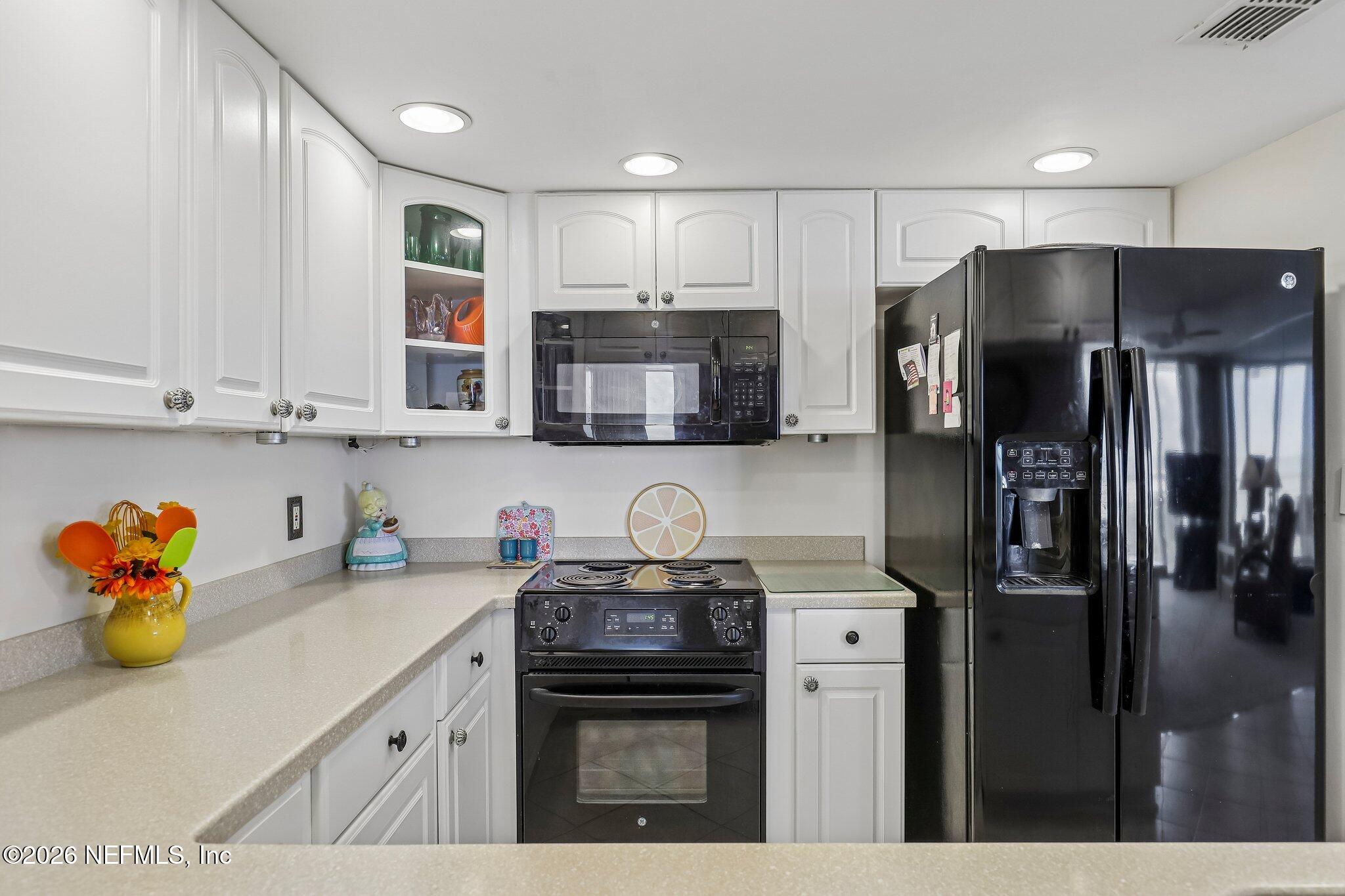1601 OCEAN Drive 402