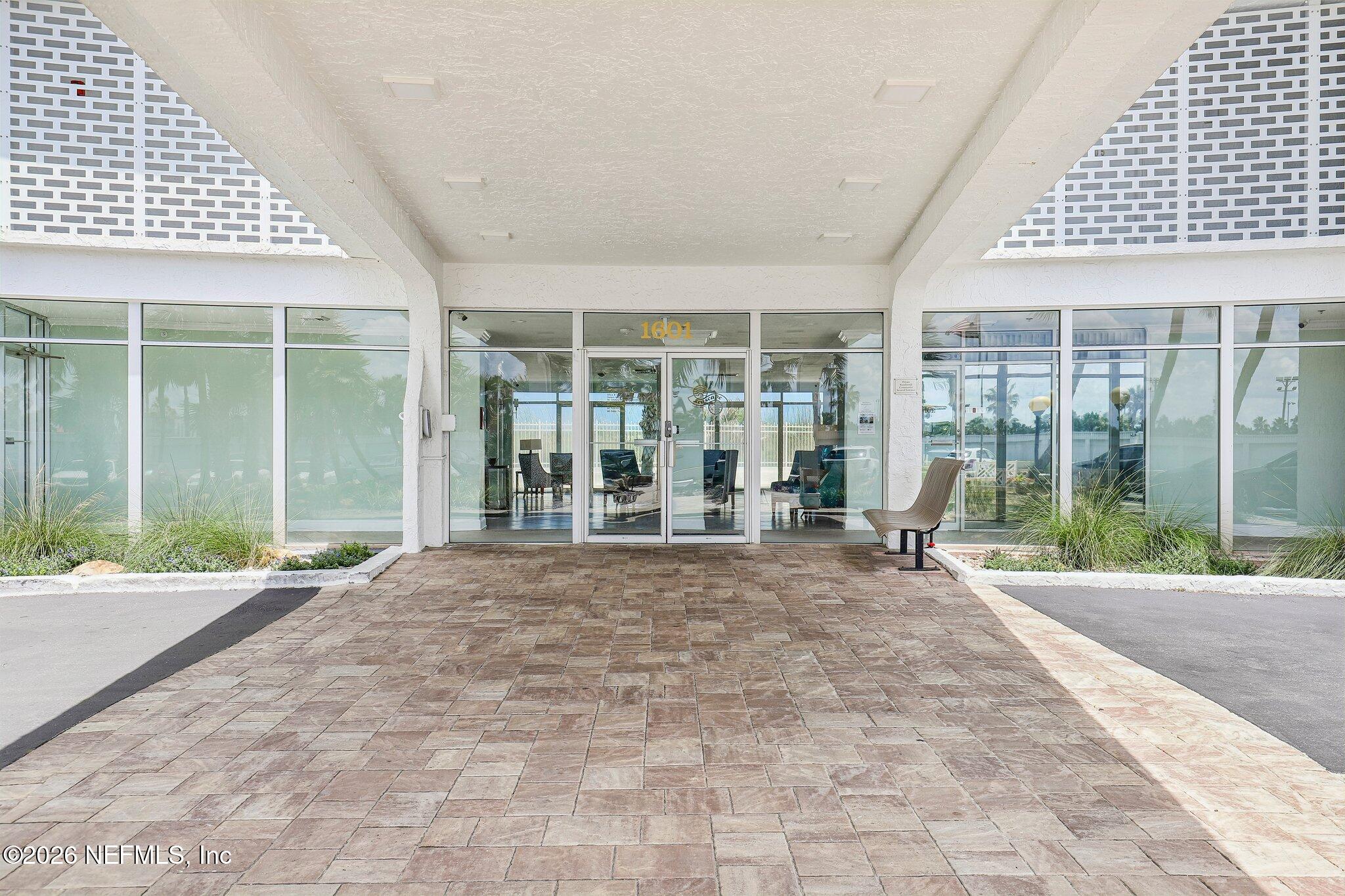 1601 OCEAN Drive 402