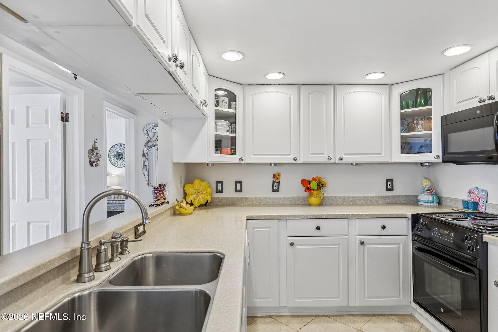 1601 OCEAN Drive 402
