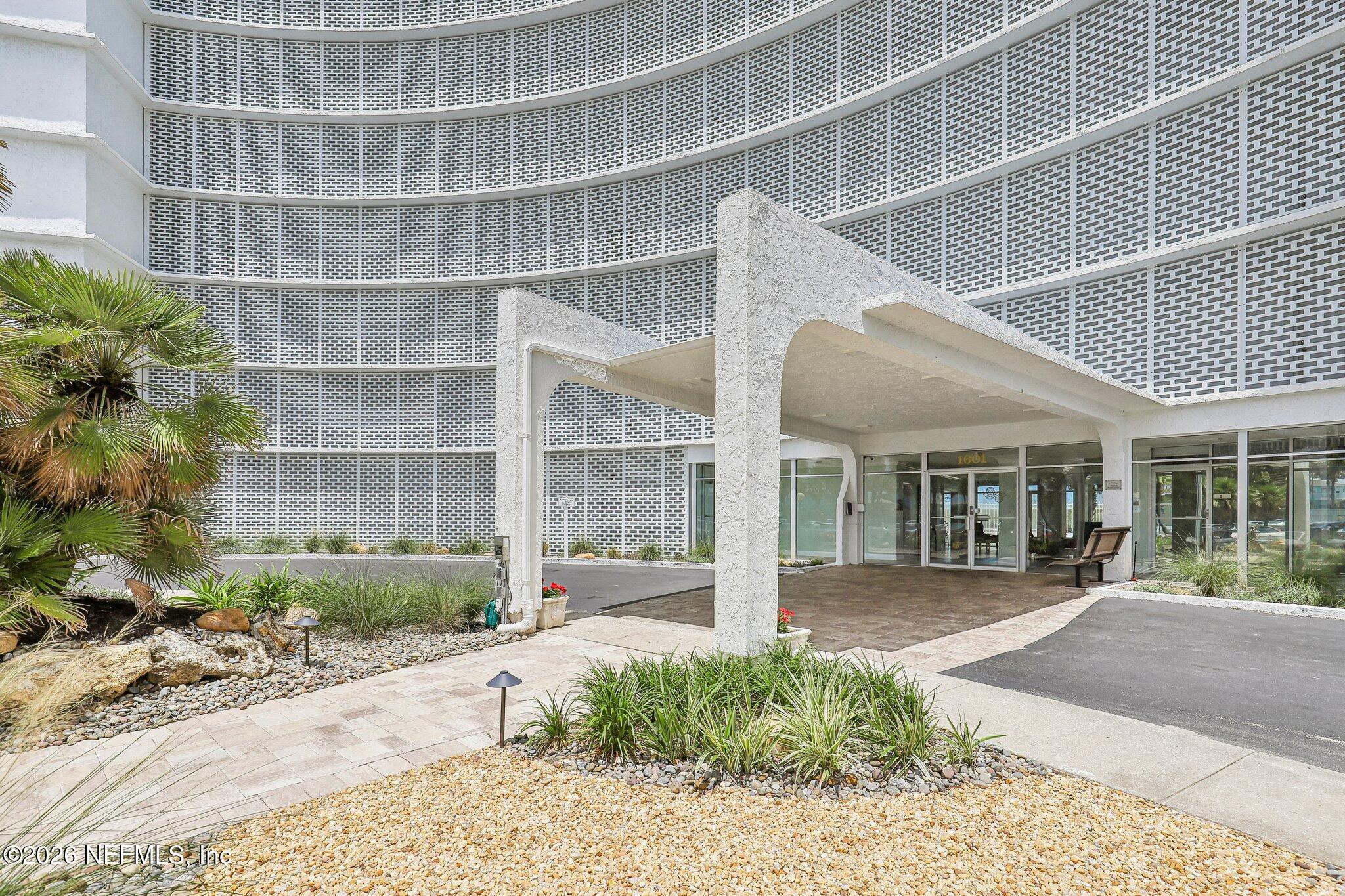 1601 OCEAN Drive 402