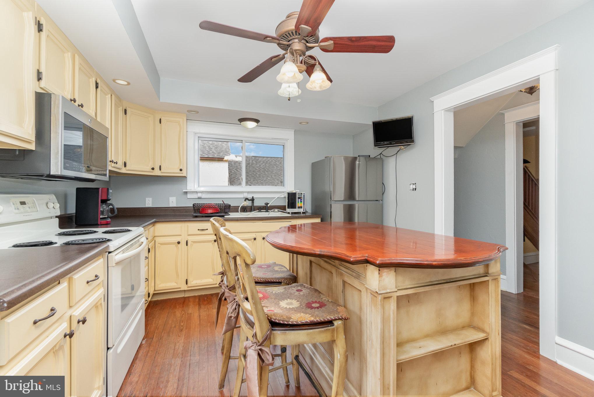 2830 MANOR ROAD